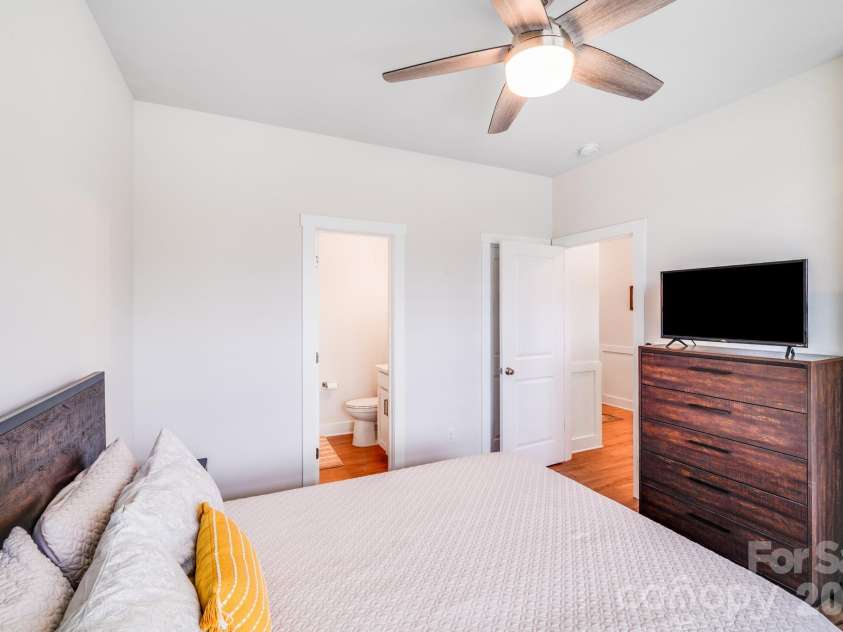 2013 White Cypress Court, Charlotte, NC 28216.  MLS# CAR4356351, YatesRealty ID 8509. 