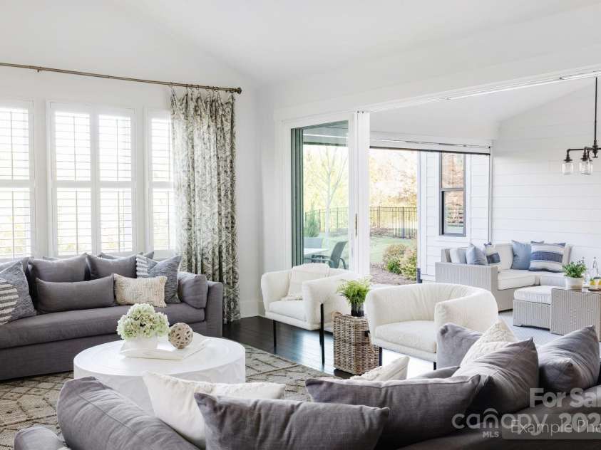 2008 Stratford Avenue, Charlotte, NC 28205.  MLS# CAR4185772, YatesRealty ID 851. Beautiful inspiring Great Room