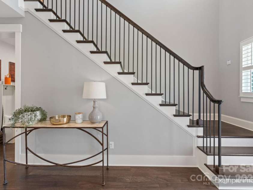 2008 Stratford Avenue, Charlotte, NC 28205.  MLS# CAR4185772, YatesRealty ID 851. Inspiring 2 story Foyer