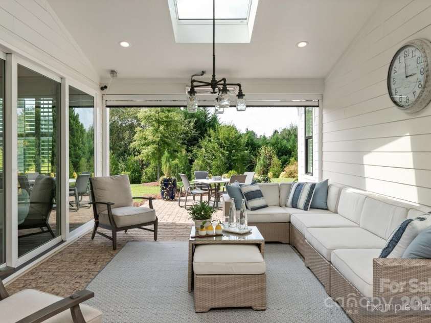 2008 Stratford Avenue, Charlotte, NC 28205.  MLS# CAR4185772, YatesRealty ID 851. Large windows for lots of natural light!