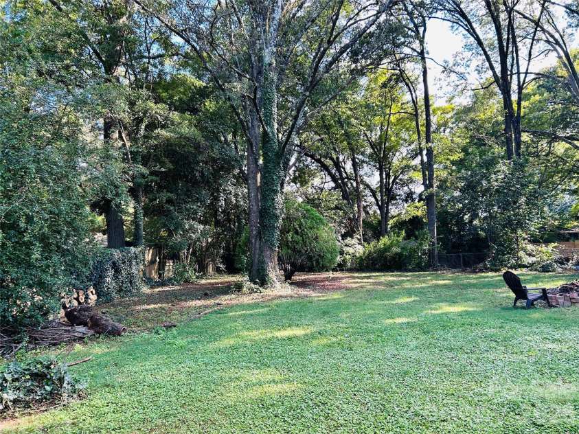 2008 Stratford Avenue, Charlotte, NC 28205.  MLS# CAR4185772, YatesRealty ID 851. Such an amazing space for you to enjoy!!  