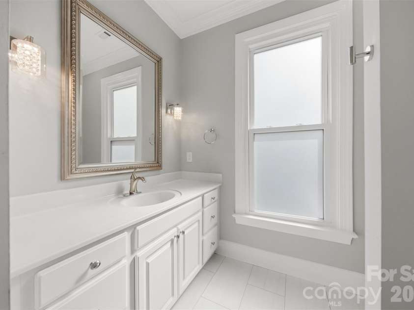 3916 2nd Street Drive, Hickory, NC 28601.  MLS# CAR4361163, YatesRealty ID 8511. 2nd Floor Ensuite Bath