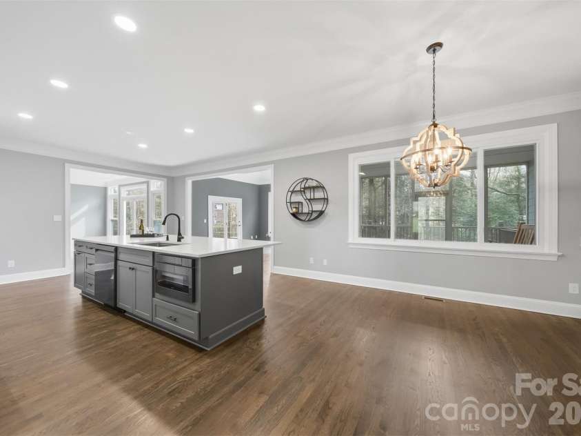3916 2nd Street Drive, Hickory, NC 28601.  MLS# CAR4361163, YatesRealty ID 8511. 