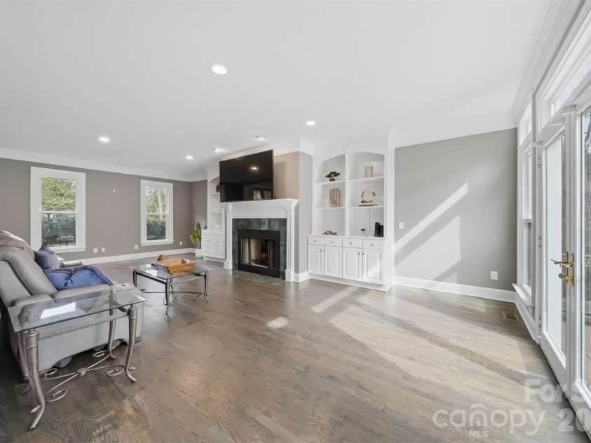 3916 2nd Street Drive, Hickory, NC 28601.  MLS# CAR4361163, YatesRealty ID 8511. 