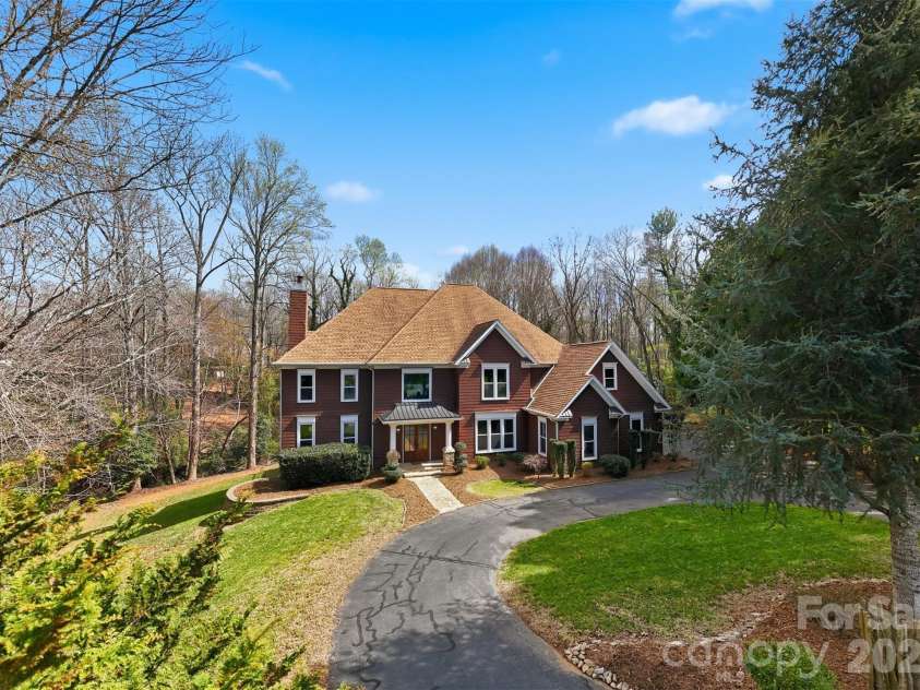 3916 2nd Street Drive, Hickory, NC 28601.  MLS# CAR4361163, YatesRealty ID 8511. 