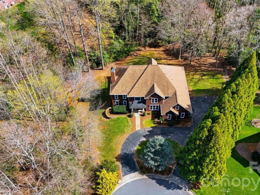 3916 2nd Street Drive, Hickory, NC 28601.  MLS# CAR4361163, YatesRealty ID 8511. 