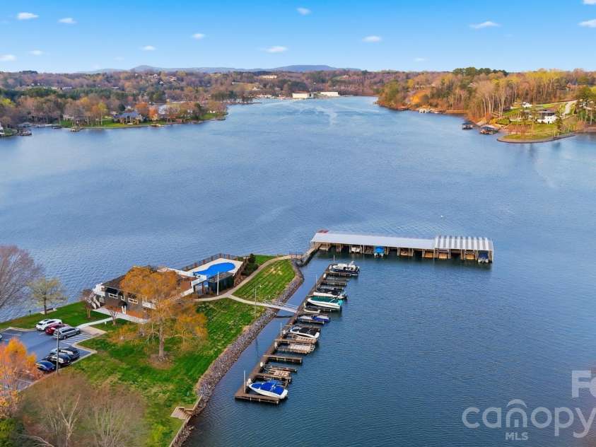 3916 2nd Street Drive, Hickory, NC 28601.  MLS# CAR4361163, YatesRealty ID 8511. 