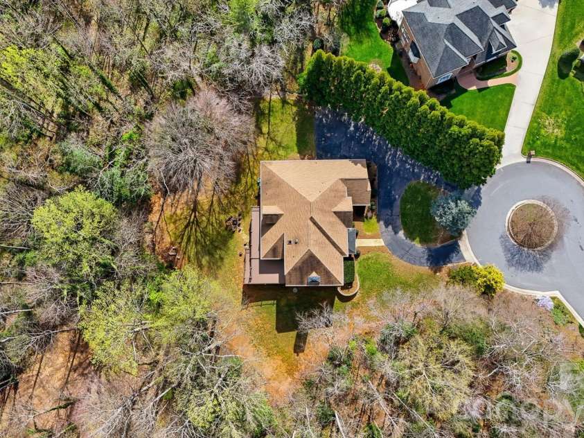 3916 2nd Street Drive, Hickory, NC 28601.  MLS# CAR4361163, YatesRealty ID 8511. Located in Cul-de-sac