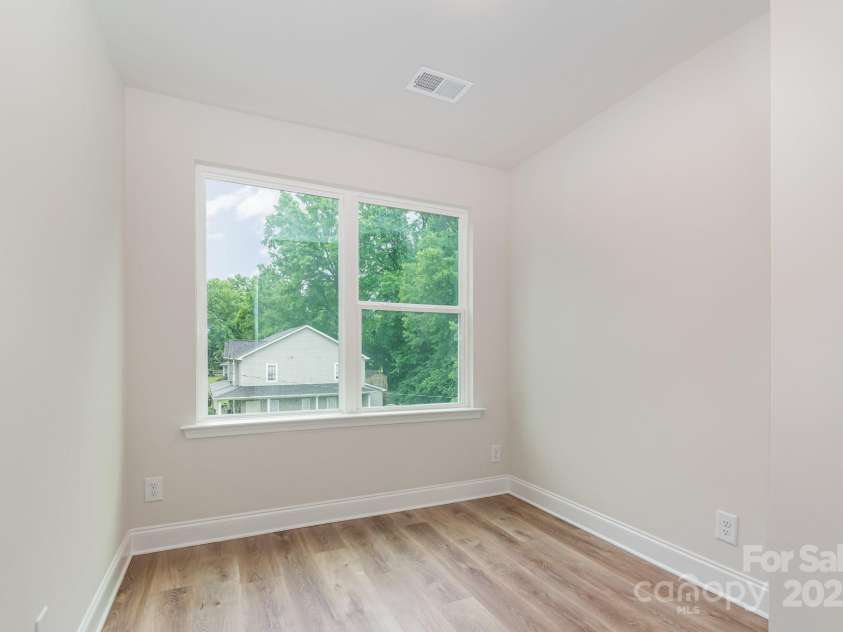 343 Gray Drive, Charlotte, NC 28213.  MLS# CAR4214779, YatesRealty ID 8513. 