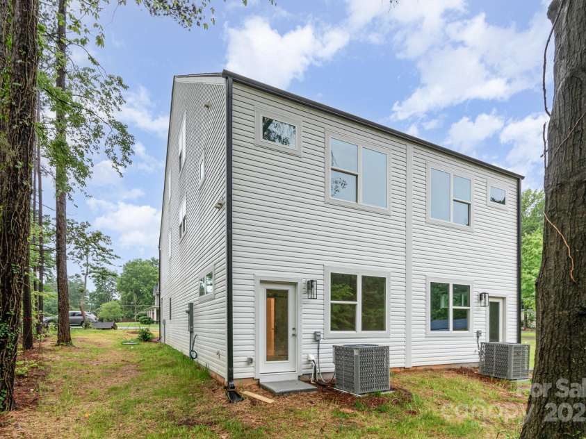 343 Gray Drive, Charlotte, NC 28213.  MLS# CAR4214779, YatesRealty ID 8513. 