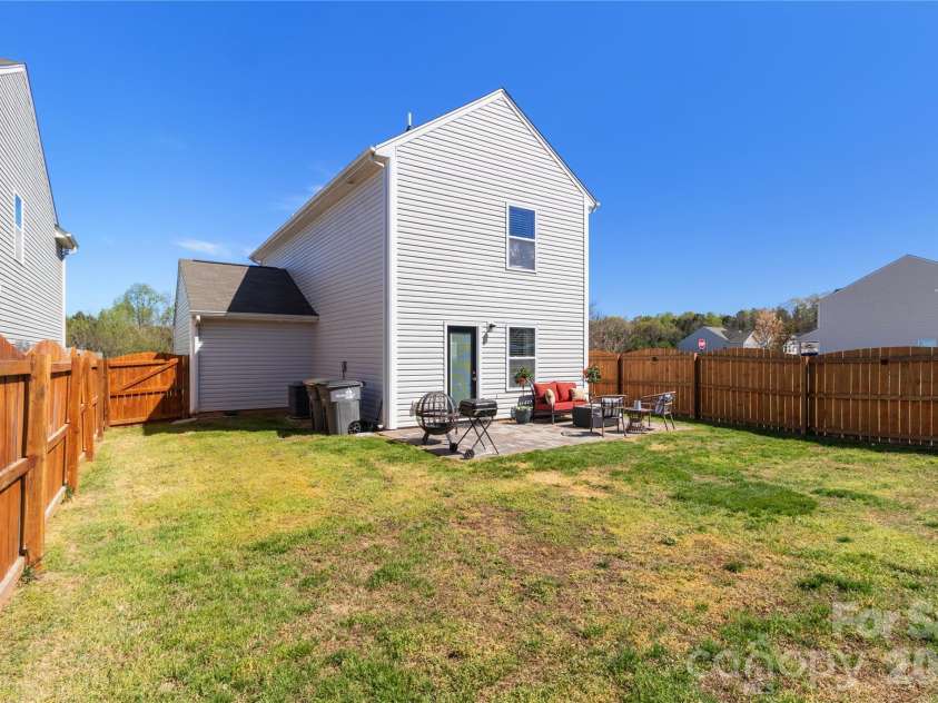 905 Alta Way, Kannapolis, NC 28081.  MLS# CAR4360653, YatesRealty ID 8515. Fenced in backyard with two gates. 