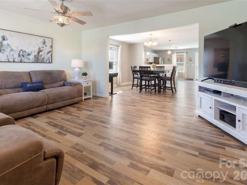 905 Alta Way, Kannapolis, NC 28081.  MLS# CAR4360653, YatesRealty ID 8515. Light, bright and open floor plan