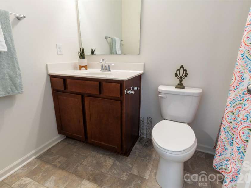 905 Alta Way, Kannapolis, NC 28081.  MLS# CAR4360653, YatesRealty ID 8515. Primary bathroom with a shower over tub. 