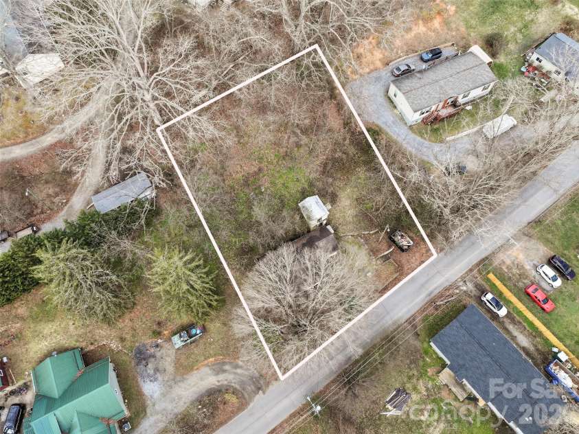 75 Travis Street, Clyde, NC 28721.  MLS# CAR4337168, YatesRealty ID 8516. 