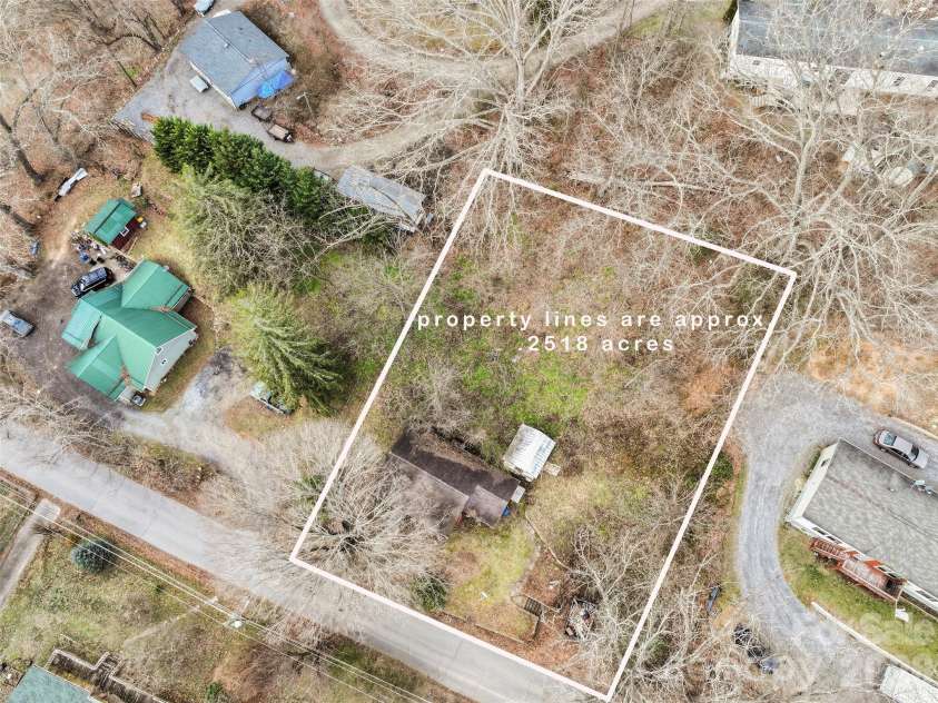 75 Travis Street, Clyde, NC 28721.  MLS# CAR4337168, YatesRealty ID 8516. 