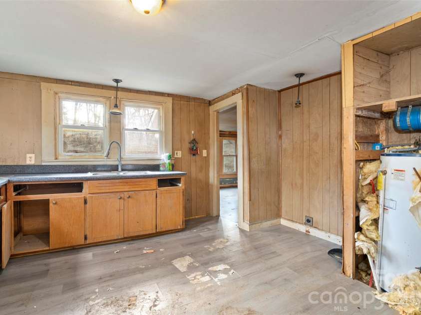 75 Travis Street, Clyde, NC 28721.  MLS# CAR4337168, YatesRealty ID 8516. 