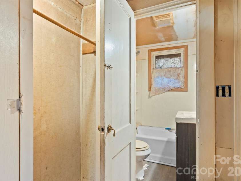 75 Travis Street, Clyde, NC 28721.  MLS# CAR4337168, YatesRealty ID 8516. 