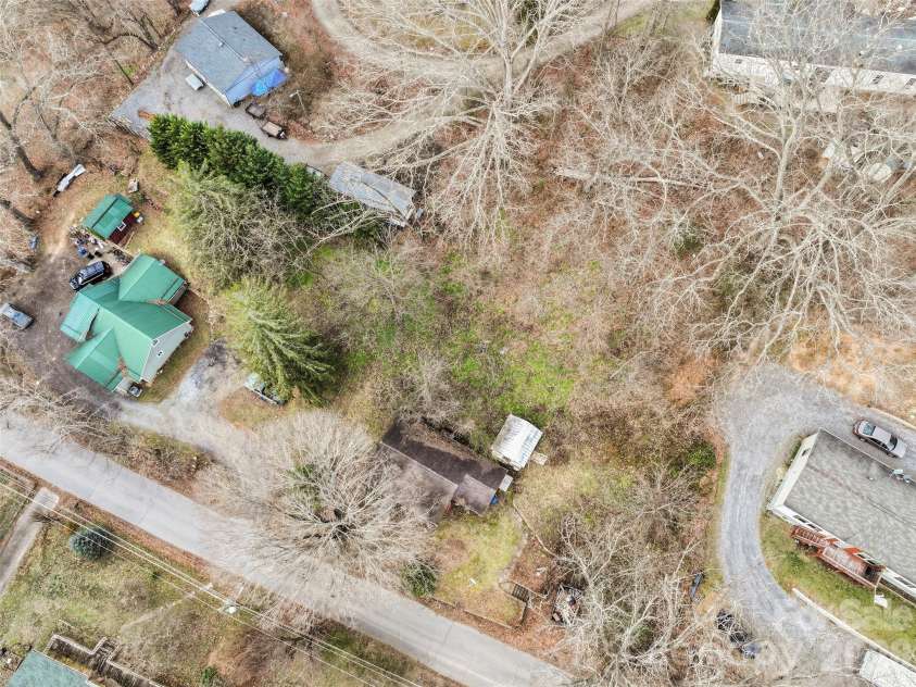 75 Travis Street, Clyde, NC 28721.  MLS# CAR4337168, YatesRealty ID 8516. 