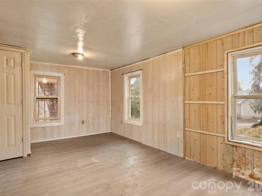75 Travis Street, Clyde, NC 28721.  MLS# CAR4337168, YatesRealty ID 8516. 