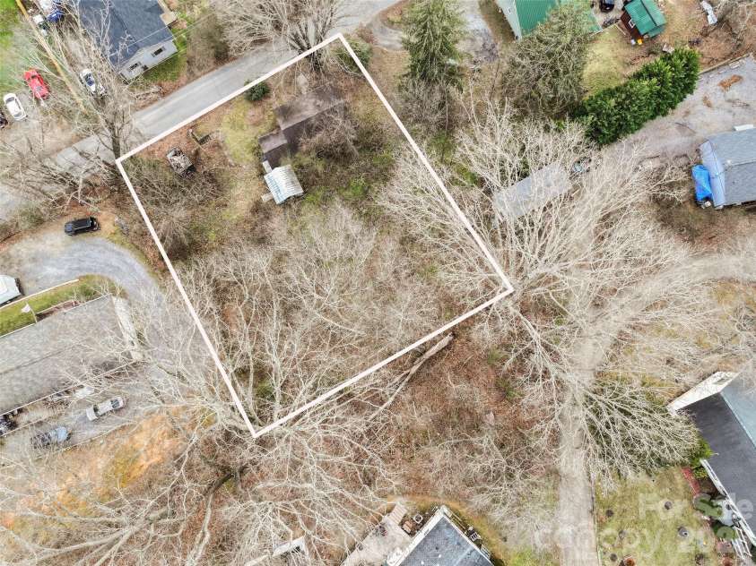 75 Travis Street, Clyde, NC 28721.  MLS# CAR4337168, YatesRealty ID 8516. 