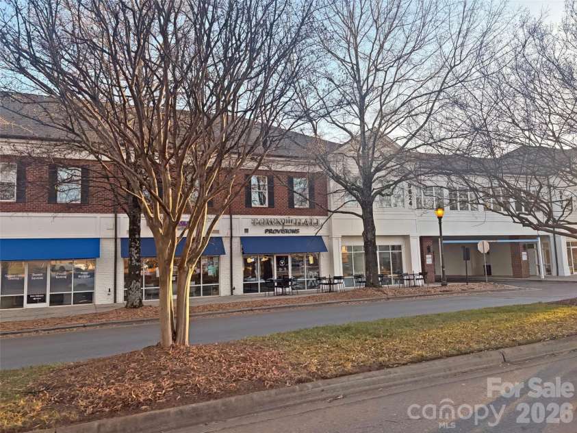 18605 Ruffner Drive, Cornelius, NC 28031.  MLS# CAR4330477, YatesRealty ID 8517. Bailey Road offers walkability to restaurants