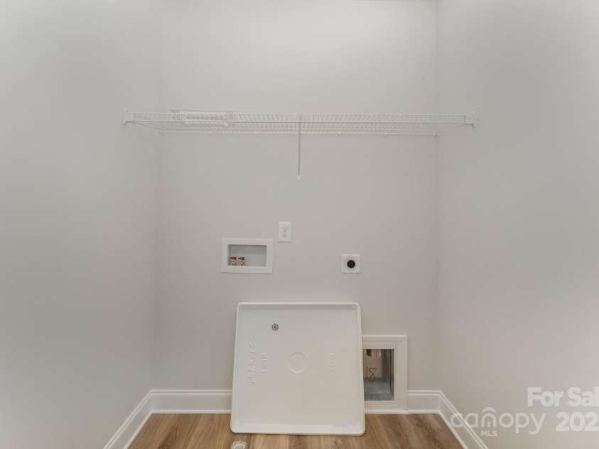 2821 New Pineola Road, Charlotte, NC 28208.  MLS# CAR4232018, YatesRealty ID 8517. Representational Photos Only of the Palm