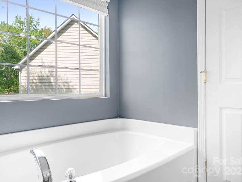 7221 Quail Hunt Drive, Stanley, NC 28164.  MLS# CAR4250609, YatesRealty ID 8518. Primary bath