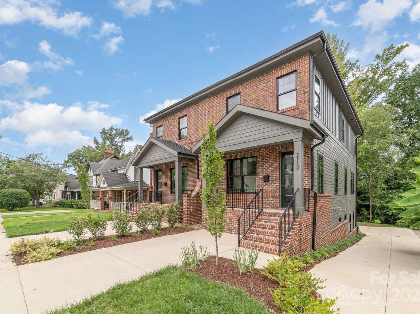 2112 Kirkwood Avenue, Charlotte, NC 28203.  MLS# CAR4171240, YatesRealty ID 8519. Great curb appeal.