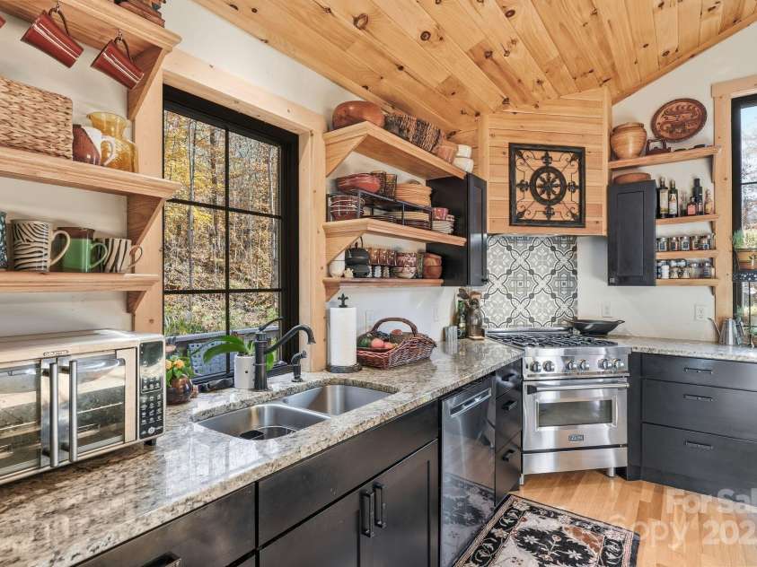 123 Holly Hill Farm Road, Mars Hill, NC 28754.  MLS# CAR4321116, YatesRealty ID 852. Cuisine Perfection! 