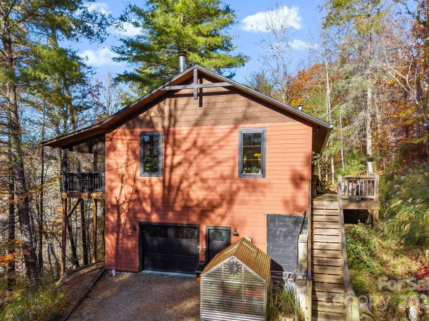 123 Holly Hill Farm Road, Mars Hill, NC 28754.  MLS# CAR4321116, YatesRealty ID 852. Mountain Dream Cabin!