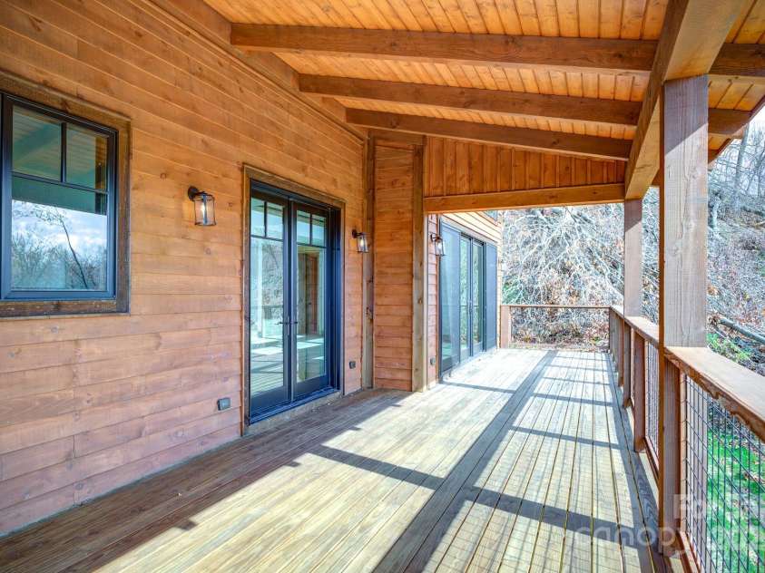 37 Tioga Trail, Banner Elk, NC 28604.  MLS# CAR4215738, YatesRealty ID 852. Covered Deck