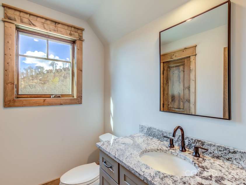 37 Tioga Trail, Banner Elk, NC 28604.  MLS# CAR4215738, YatesRealty ID 852. Half bath off of 2nd bedroom upstairs