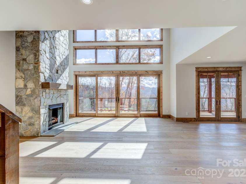 37 Tioga Trail, Banner Elk, NC 28604.  MLS# CAR4215738, YatesRealty ID 852. Living Room