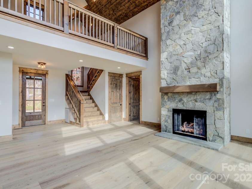 37 Tioga Trail, Banner Elk, NC 28604.  MLS# CAR4215738, YatesRealty ID 852. Living Room/Steps