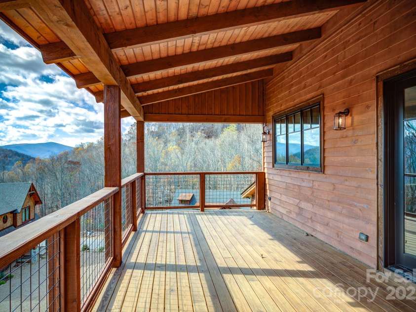 37 Tioga Trail, Banner Elk, NC 28604.  MLS# CAR4215738, YatesRealty ID 852. Spacious