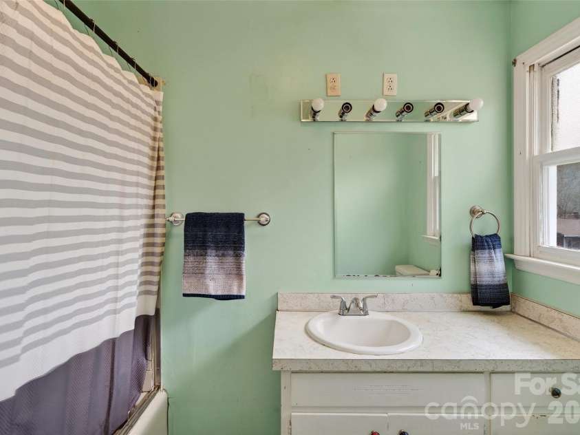 254 Wildwood Terrace, Marion, NC 28752.  MLS# CAR4345641, YatesRealty ID 8520. 