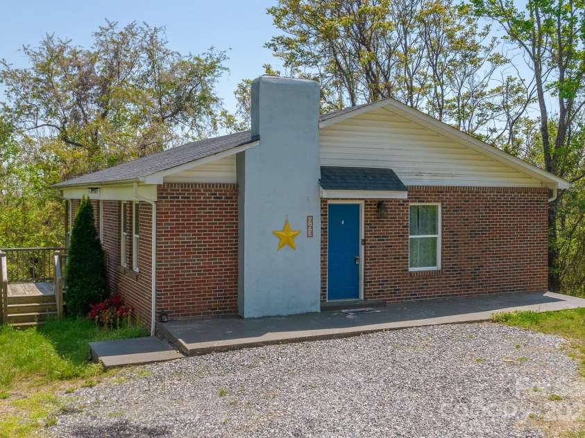 963 Kenham Place, Lenoir, NC 28645.  MLS# CAR4247410, YatesRealty ID 8520. 