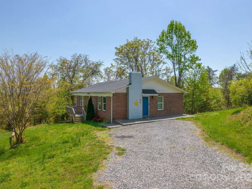 963 Kenham Place, Lenoir, NC 28645.  MLS# CAR4247410, YatesRealty ID 8520. 