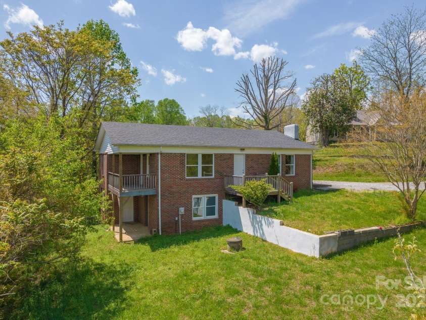 963 Kenham Place, Lenoir, NC 28645.  MLS# CAR4247410, YatesRealty ID 8520. 