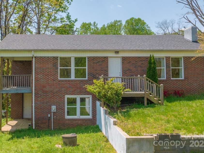 963 Kenham Place, Lenoir, NC 28645.  MLS# CAR4247410, YatesRealty ID 8520. 