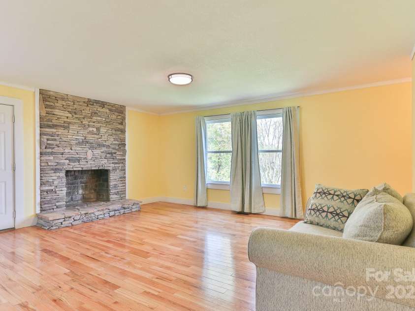 963 Kenham Place, Lenoir, NC 28645.  MLS# CAR4247410, YatesRealty ID 8520. 