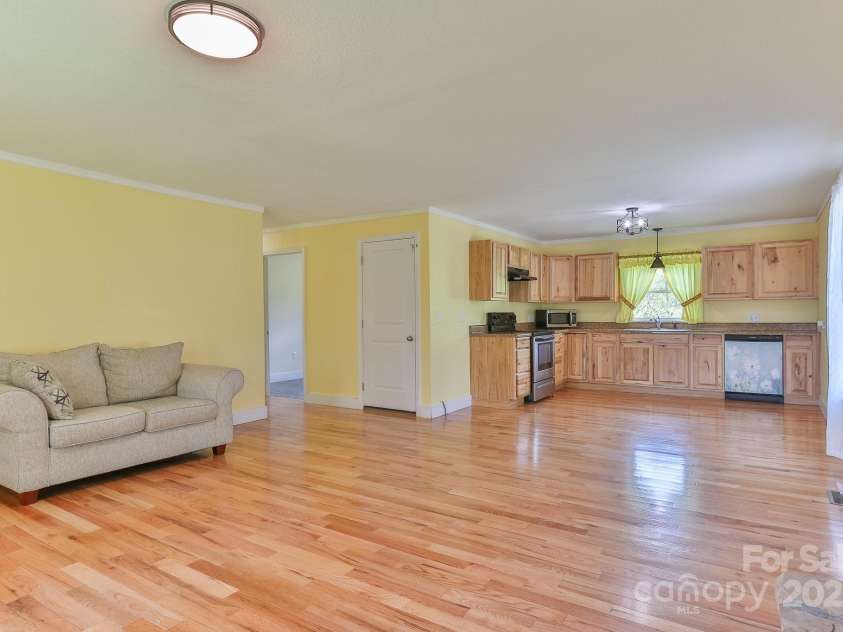 963 Kenham Place, Lenoir, NC 28645.  MLS# CAR4247410, YatesRealty ID 8520. 