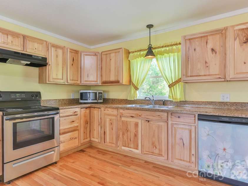 963 Kenham Place, Lenoir, NC 28645.  MLS# CAR4247410, YatesRealty ID 8520. 