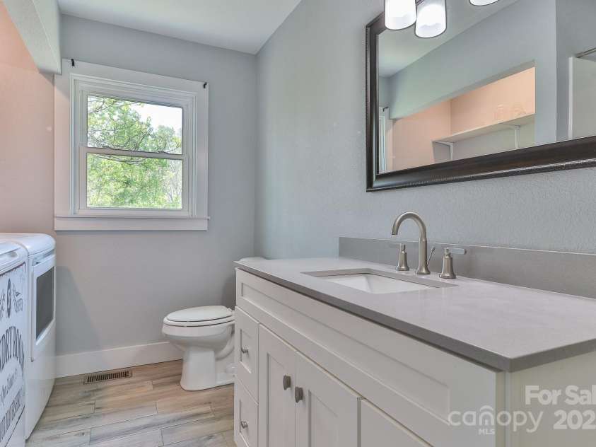 963 Kenham Place, Lenoir, NC 28645.  MLS# CAR4247410, YatesRealty ID 8520. Hall bath & laundry