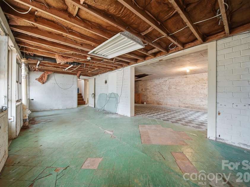 2036 4th Street, Hickory, NC 28601.  MLS# CAR4335049, YatesRealty ID 8521. 