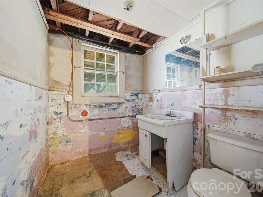 2036 4th Street, Hickory, NC 28601.  MLS# CAR4335049, YatesRealty ID 8521. 