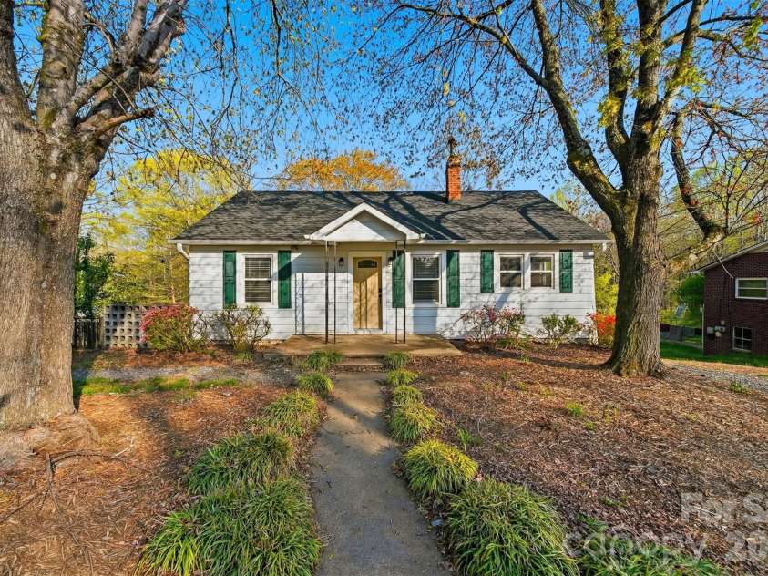 2036 4th Street, Hickory, NC 28601.  MLS# CAR4335049, YatesRealty ID 8521. 