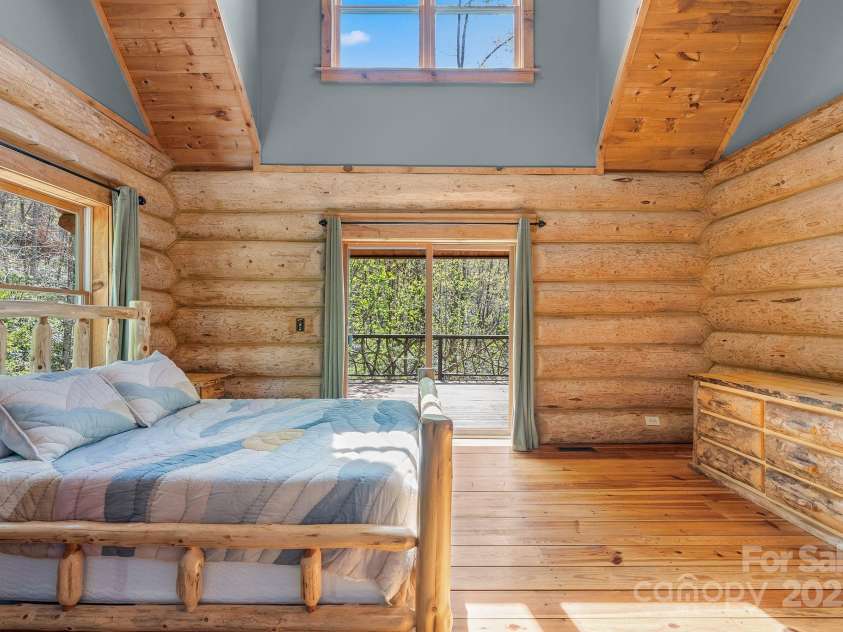 32 Indian Knob Road, Asheville, NC 28803.  MLS# CAR4246134, YatesRealty ID 8521. 