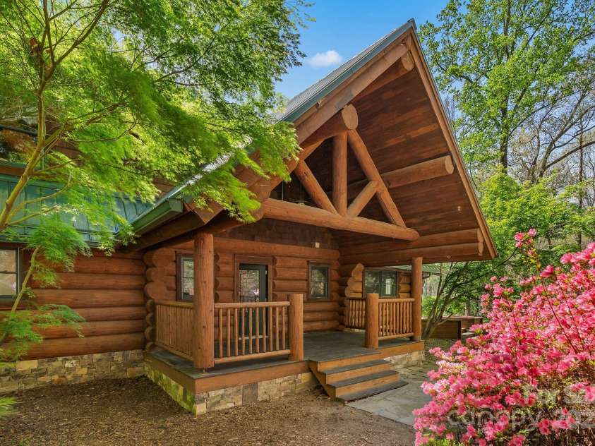 32 Indian Knob Road, Asheville, NC 28803.  MLS# CAR4246134, YatesRealty ID 8521. 