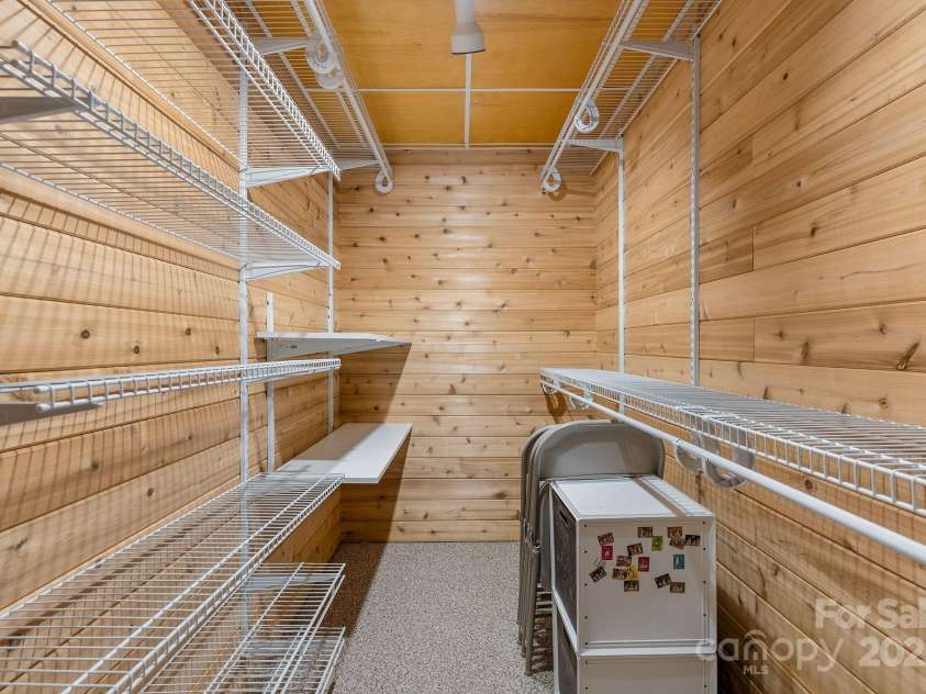 32 Indian Knob Road, Asheville, NC 28803.  MLS# CAR4246134, YatesRealty ID 8521. Lots of storage space